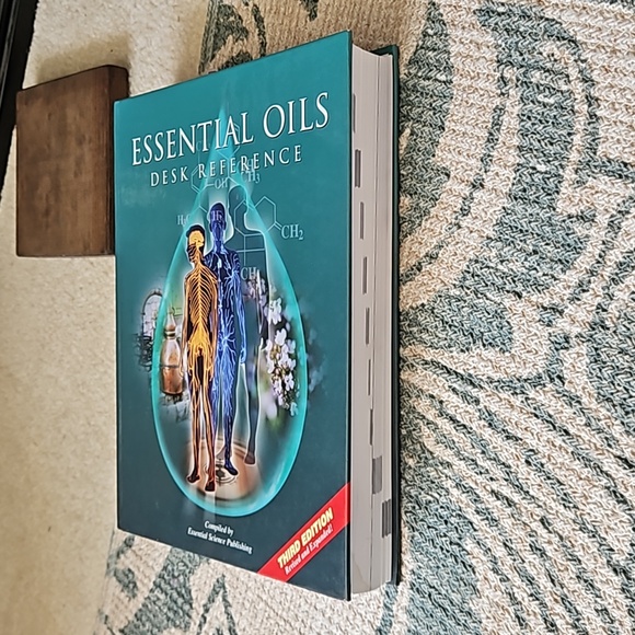 Essential Oils Desk Reference Book 3rd Edition - Picture 11 of 12
